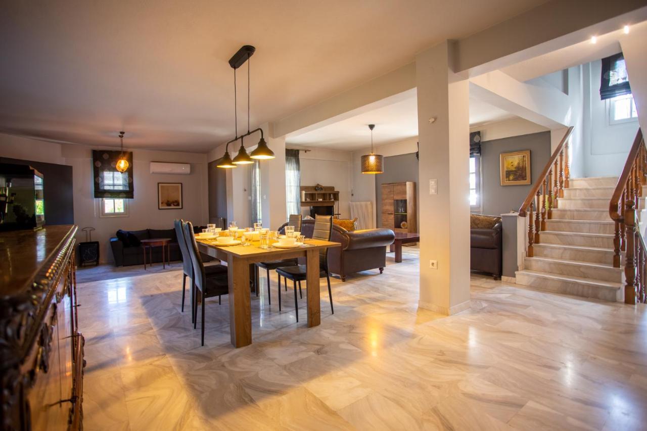 Τraditional Fully Detached Villa On A Luxurious Hillock Of Thessaloniki With Its Own Garden Also For Family & Wedding Gatherings For 10 To 25 People Only 15 Minutes From Airport Extérieur photo