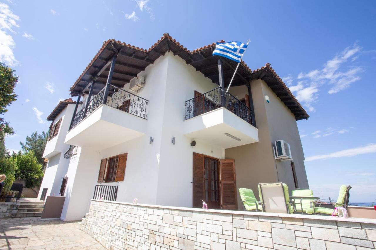 Τraditional Fully Detached Villa On A Luxurious Hillock Of Thessaloniki With Its Own Garden Also For Family & Wedding Gatherings For 10 To 25 People Only 15 Minutes From Airport Extérieur photo