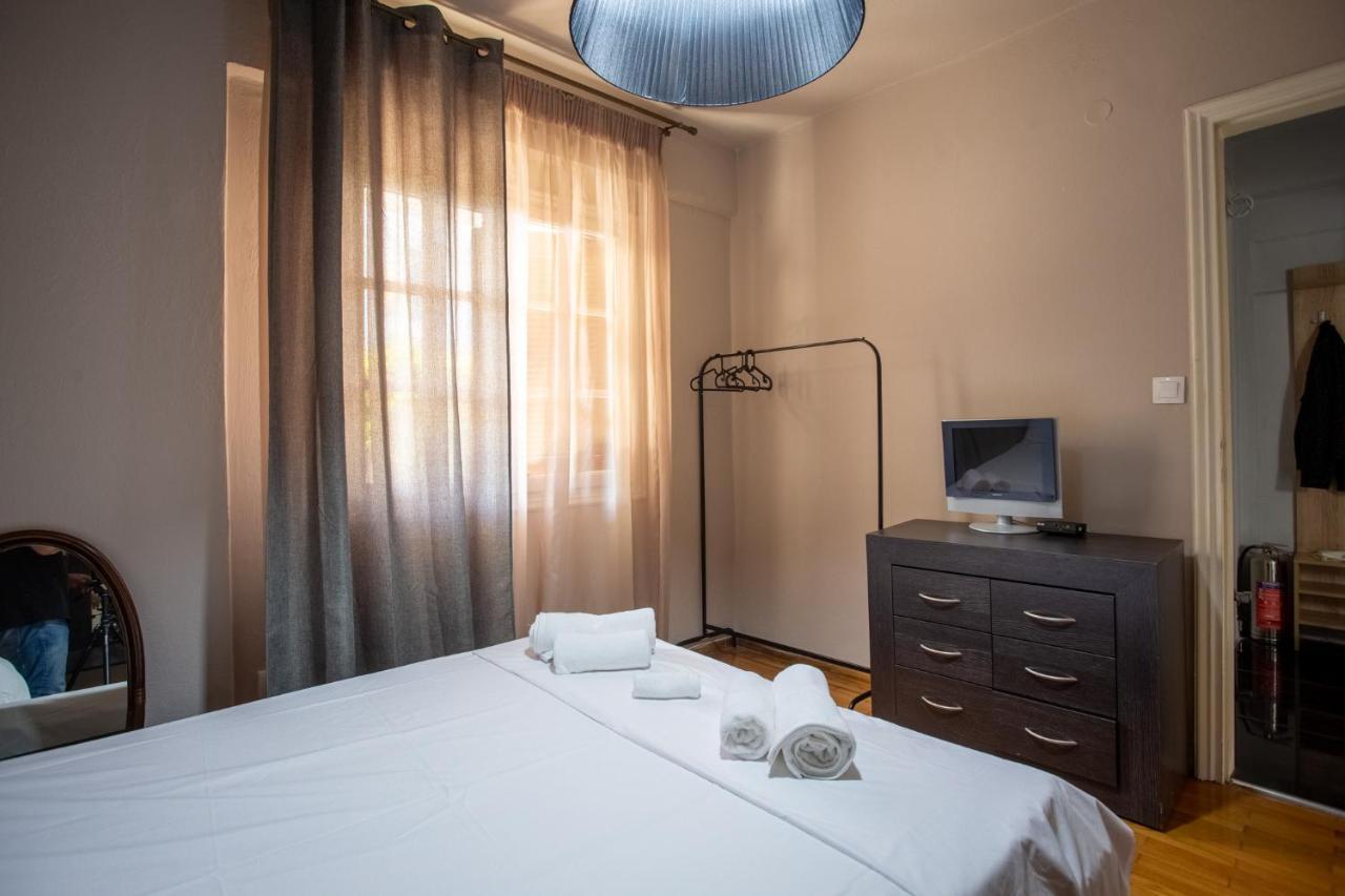 Τraditional Fully Detached Villa On A Luxurious Hillock Of Thessaloniki With Its Own Garden Also For Family & Wedding Gatherings For 10 To 25 People Only 15 Minutes From Airport Extérieur photo