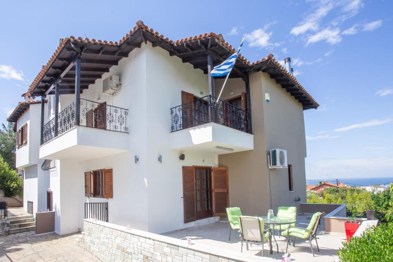 Τraditional Fully Detached Villa On A Luxurious Hillock Of Thessaloniki With Its Own Garden Also For Family & Wedding Gatherings For 10 To 25 People Only 15 Minutes From Airport Extérieur photo