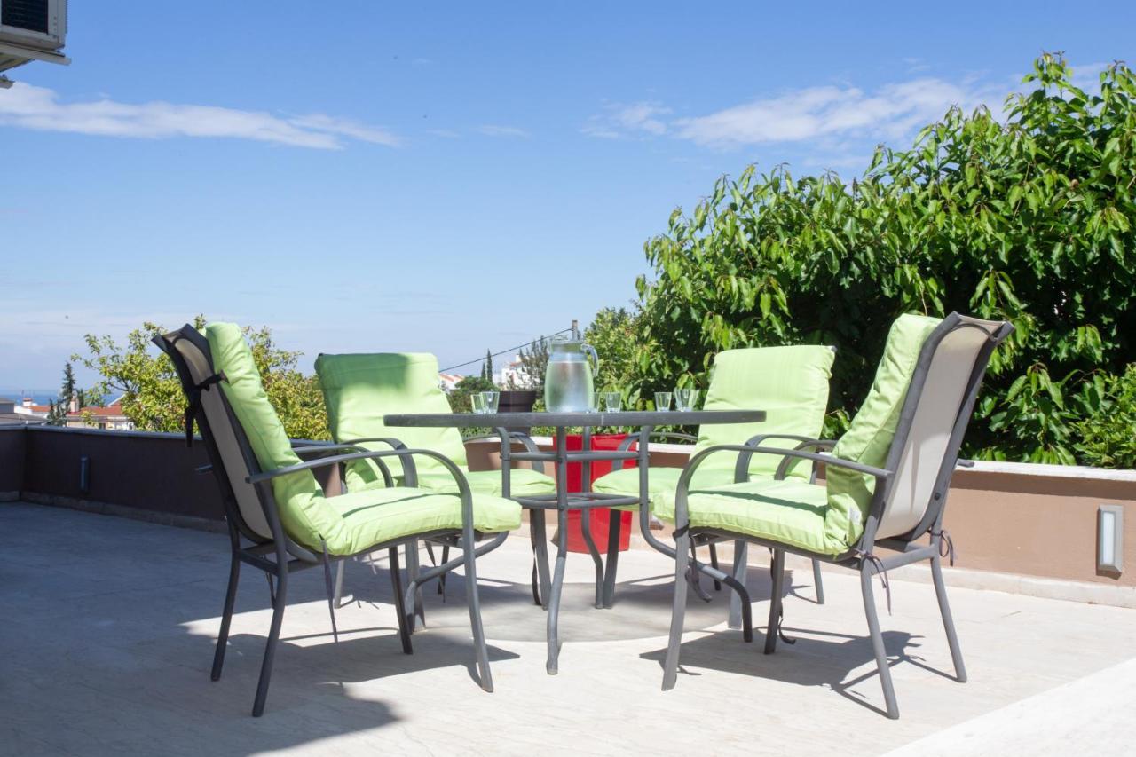 Τraditional Fully Detached Villa On A Luxurious Hillock Of Thessaloniki With Its Own Garden Also For Family & Wedding Gatherings For 10 To 25 People Only 15 Minutes From Airport Extérieur photo