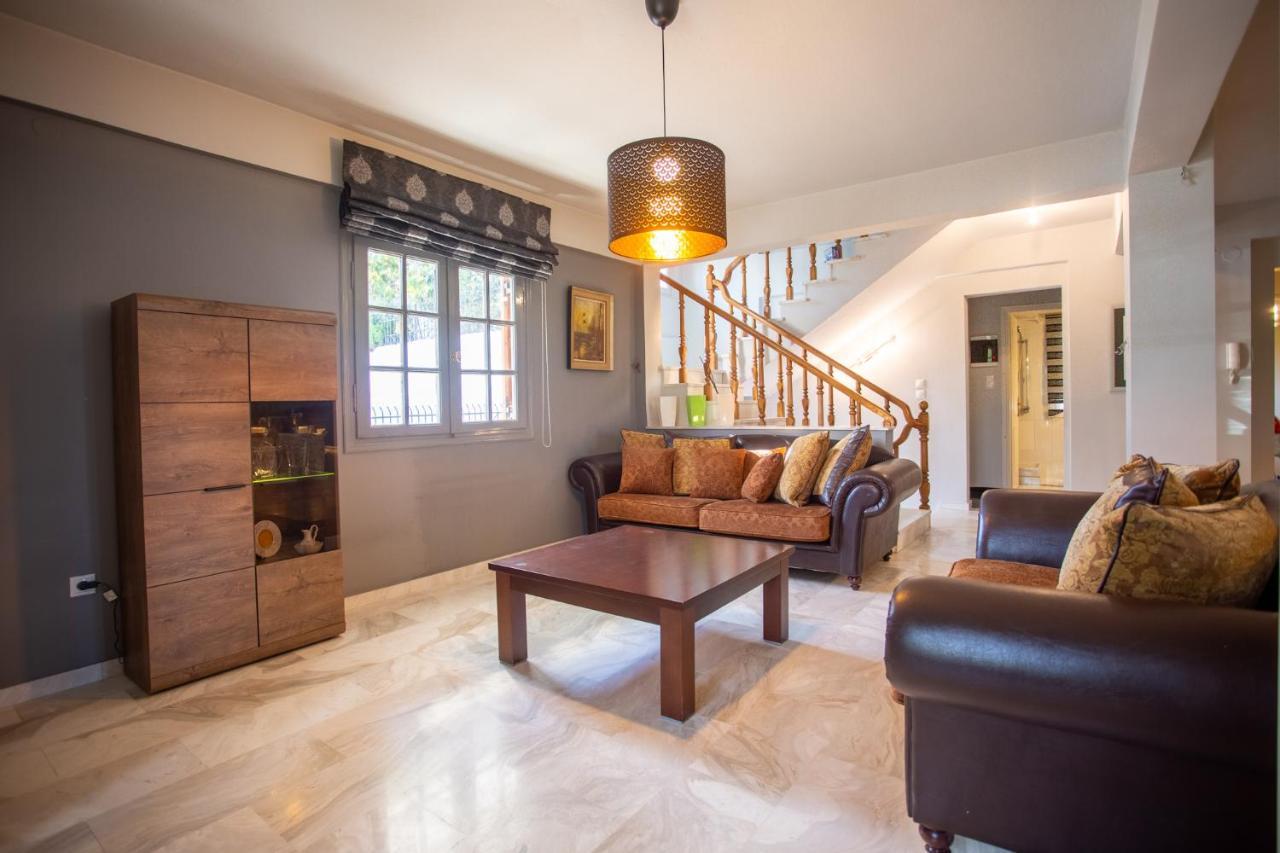Τraditional Fully Detached Villa On A Luxurious Hillock Of Thessaloniki With Its Own Garden Also For Family & Wedding Gatherings For 10 To 25 People Only 15 Minutes From Airport Extérieur photo