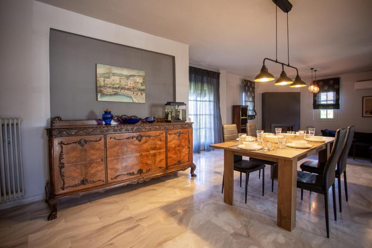Τraditional Fully Detached Villa On A Luxurious Hillock Of Thessaloniki With Its Own Garden Also For Family & Wedding Gatherings For 10 To 25 People Only 15 Minutes From Airport Extérieur photo